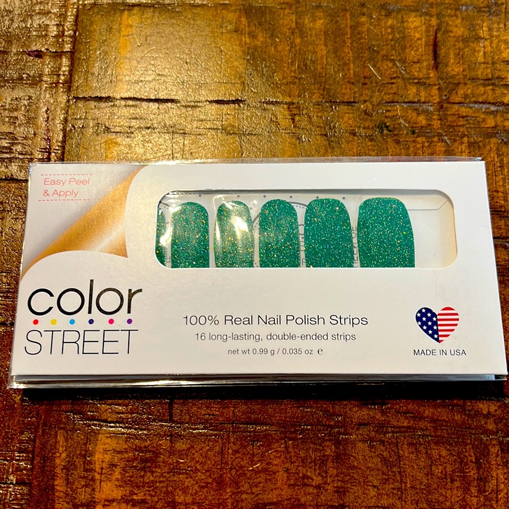 Color Street Queen of Green

Sealed in package